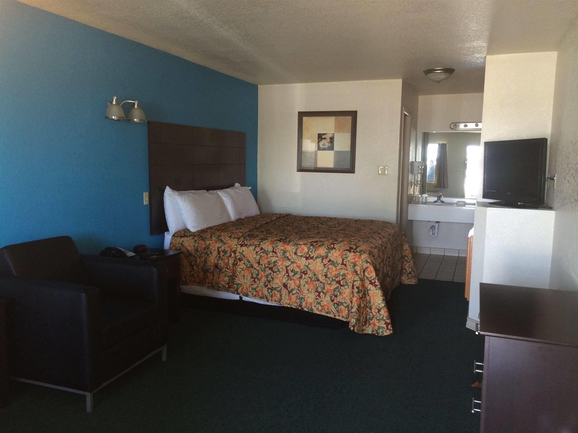 Country Hill & 3* Eagle Pass