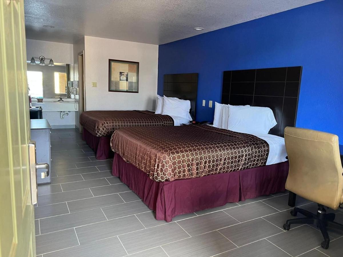 Country Hill & 3* Eagle Pass